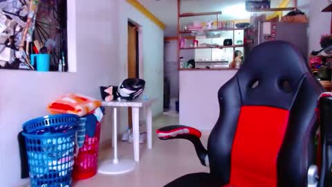 Snapshot of lion_grr chatting on November 9, 2:37 pm lion_grr online show from November 9, 2:37 pm