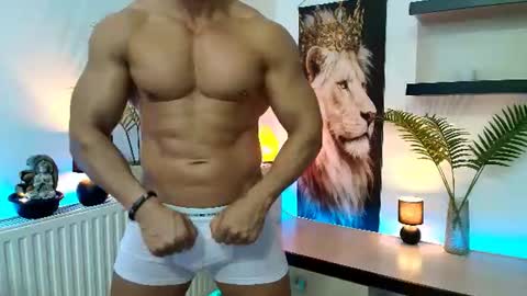 Snapshot of lionbanx chatting on June 18, 12:42 pm Leo online show from June 18, 12:42 pm