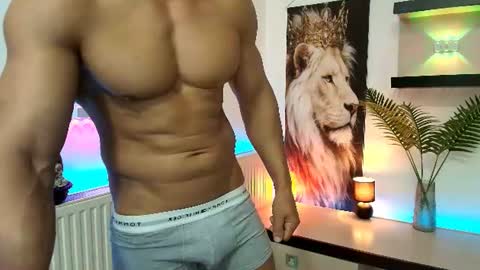 Snapshot of lionbanx chatting on July 1, 4:47 am Leo online show from July 1, 4:47 am
