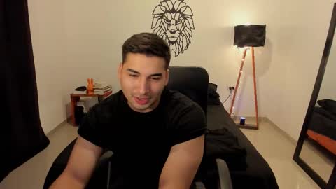 Snapshot of lionn_kingg chatting on February 27, 2:44 am Lion online show from February 27, 2:44 am