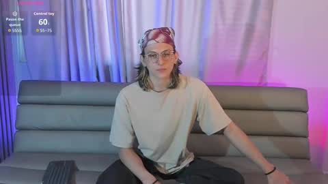 Snapshot of lior_evan chatting on November 8, 11:32 am Lior evan online show from November 8, 11:32 am