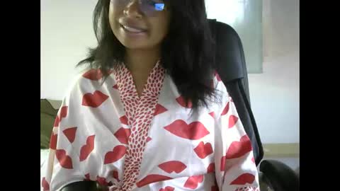 liora online show from April 19, 3:28 am