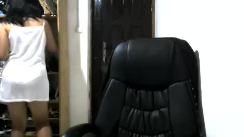Snapshot of liora_selene chatting on June 1, 2:35 am liora online show from June 1, 2:35 am
