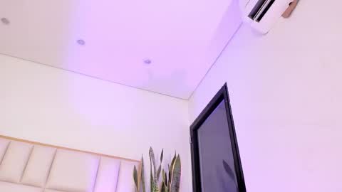 Snapshot of liorah_wolf chatting on February 4, 8:47 pm Liorah wolf online show from February 4, 8:47 pm