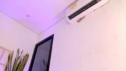 Snapshot of liorah_wolf chatting on February 6, 8:12 pm Liorah wolf online show from February 6, 8:12 pm