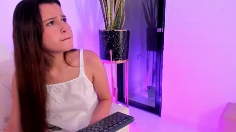 Snapshot of liorah_wolf chatting on February 17, 8:15 pm Liorah wolf online show from February 17, 8:15 pm