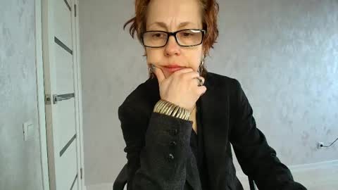 Liora Weiss online show from April 18, 7:45 am