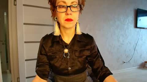 Liora Weiss online show from April 19, 9:19 am