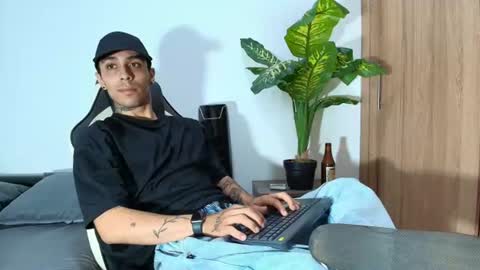 Snapshot of liorvante chatting on June 20, 2:14 am Lior Vante online show from June 20, 2:14 am