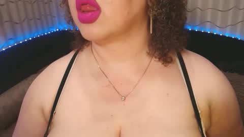 Snapshot of lipsaddiction chatting on April 29, 9:54 pm LIpsAddiction online show from April 29, 9:54 pm