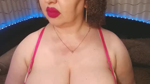 Snapshot of lipsaddiction chatting on June 3, 11:43 pm LIpsAddiction online show from June 3, 11:43 pm