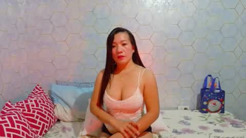 Snapshot of lipsofangel16 chatting on February 13, 10:22 am im cherry online show from February 13, 10:22 am