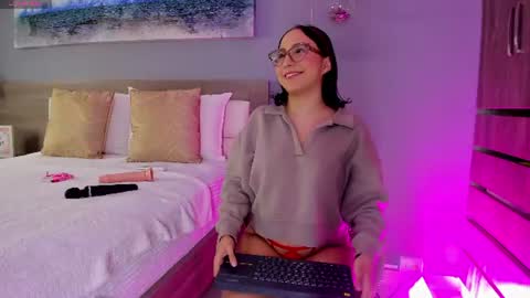 Snapshot of liriasweetie chatting on June 10, 11:42 am liria online show from June 10, 11:42 am