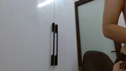 Snapshot of lisa_1011 chatting on February 27, 2:39 pm lisa_1011 online show from February 27, 2:39 pm