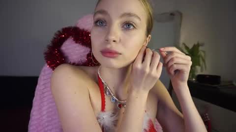 Snapshot of lisa_babymetal chatting on December 27, 12:45 pm Lisa online show from December 27, 12:45 pm