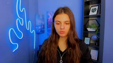 Lisa online show from June 15, 9:44 am