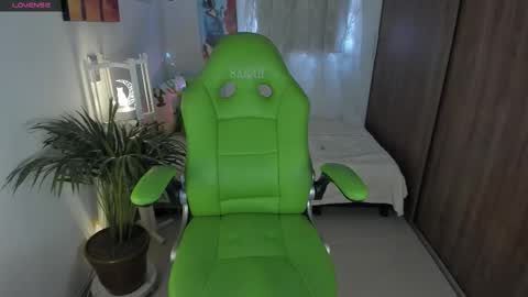 Snapshot of lisa_gerrard_ chatting on February 28, 6:42 pm Lisa online show from February 28, 6:42 pm