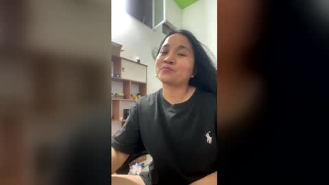 Snapshot of lisa_hanw chatting on April 21, 3:28 pm lisa_hanw online show from April 21, 3:28 pm