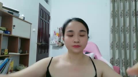 Snapshot of lisa_hanw chatting on May 18, 11:38 am lisa_hanw online show from May 18, 11:38 am