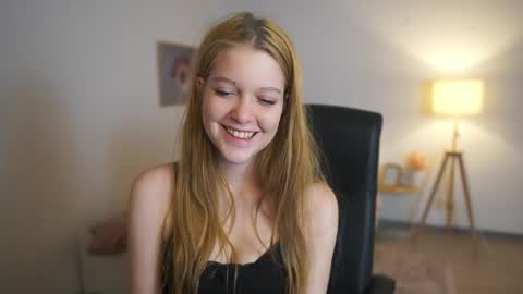 lisa mccoy  online show from February 16, 6:59 pm