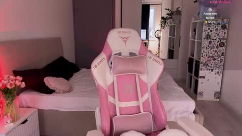 Snapshot of lisa_moons chatting on April 22, 3:02 pm lisa_moons online show from April 22, 3:02 pm