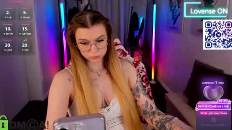 Snapshot of lisa_rabbit chatting on June 14, 2:24 am lisa_rabbit online show from June 14, 2:24 am