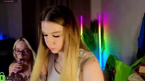Snapshot of lisa_rabbit chatting on June 15, 1:08 am lisa_rabbit online show from June 15, 1:08 am