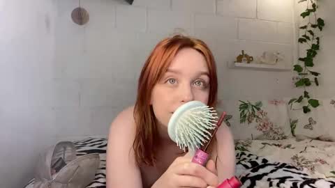 Snapshot of lisa_rogers chatting on June 5, 3:24 am Lisa online show from June 5, 3:24 am