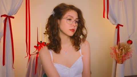 Snapshot of lisa_roses chatting on December 20, 1:47 am Lisa online show from December 20, 1:47 am