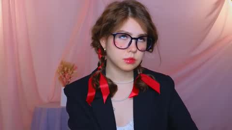 Snapshot of lisa_roses chatting on February 14, 10:17 am Lisa online show from February 14, 10:17 am