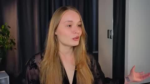 Snapshot of lisa_schiele chatting on September 17, 8:21 pm Elisabeth or Lisa online show from September 17, 8:21 pm