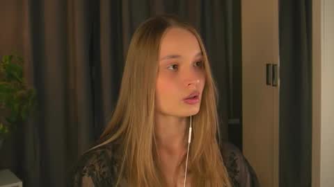 Snapshot of lisa_schiele chatting on September 26, 8:13 pm Elisabeth or Lisa online show from September 26, 8:13 pm