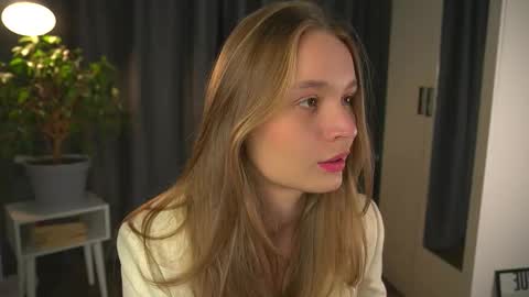 Snapshot of lisa_schiele chatting on October 3, 8:17 pm Elisabeth or Lisa online show from October 3, 8:17 pm