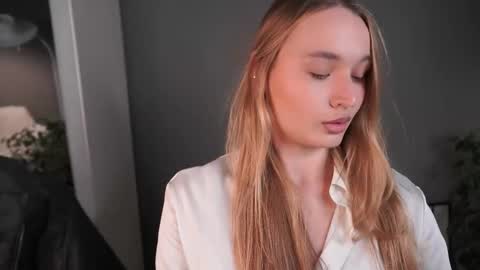 Elisabeth or Lisa online show from November 23, 8:41 pm