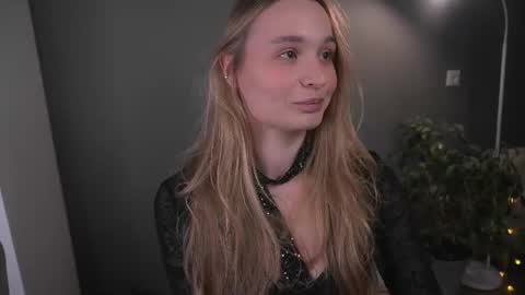 Elisabeth or Lisa online show from December 19, 8:38 pm