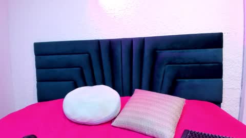 Snapshot of lisa_white_ chatting on February 6, 9:17 pm lisa white online show from February 6, 9:17 pm