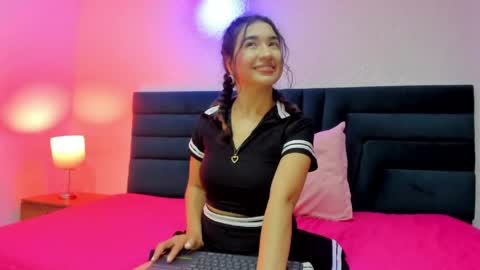 Snapshot of lisa_white_ chatting on April 24, 8:22 pm lisa white online show from April 24, 8:22 pm