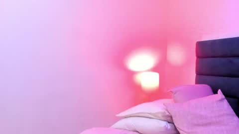 Snapshot of lisa_white_ chatting on May 13, 10:34 am lisa white online show from May 13, 10:34 am