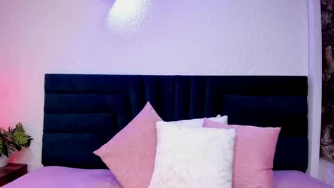 Snapshot of lisa_white_ chatting on May 20, 8:37 pm lisa white online show from May 20, 8:37 pm
