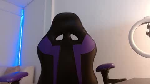 lisabenson1 online show from December 7, 7:21 pm