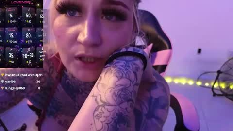 Snapshot of lisacasandra chatting on December 3, 11:24 pm lisacasandra online show from December 3, 11:24 pm