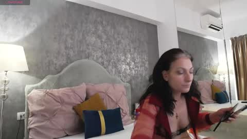 Snapshot of lisacroft chatting on June 2, 6:37 am lisacroft online show from June 2, 6:37 am
