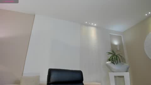 Snapshot of lisaflowersx chatting on February 10, 11:58 am Lisa Flowers online show from February 10, 11:58 am