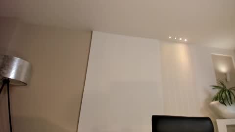 Snapshot of lisaflowersx chatting on February 11, 11:04 am Lisa Flowers online show from February 11, 11:04 am