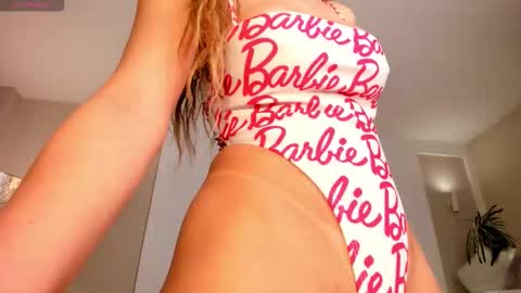 Snapshot of lisaflowersx chatting on February 14, 8:33 am Lisa Flowers online show from February 14, 8:33 am