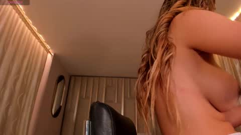 Snapshot of lisaflowersx chatting on February 24, 11:08 am Lisa Flowers online show from February 24, 11:08 am