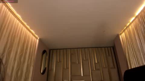 Snapshot of lisaflowersx chatting on February 26, 11:09 am Lisa Flowers online show from February 26, 11:09 am