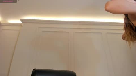 Lisa  Flowers online show from March 5, 11:06 am