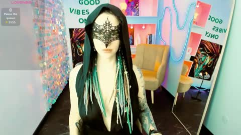 Lisa online show from April 1, 5:30 am