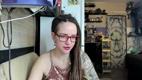 Snapshot of lisafoxy_y chatting on April 29, 6:17 am Lisa online show from April 29, 6:17 am